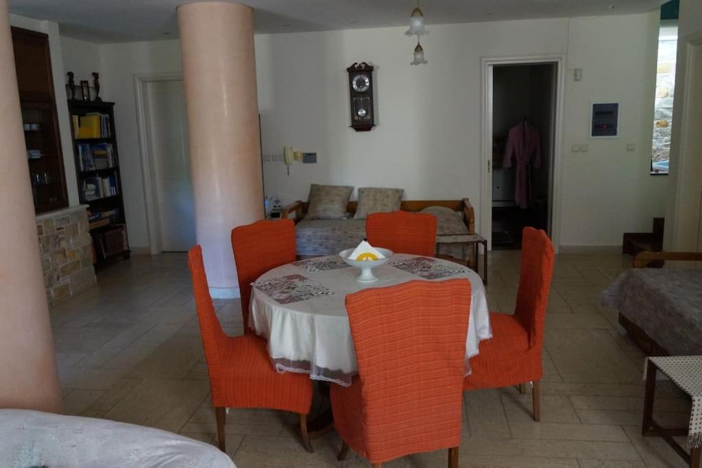 Apartment With A Garden, Bbq, Swimming Pool And Jacuzzi Dhráfi Exteriör bild