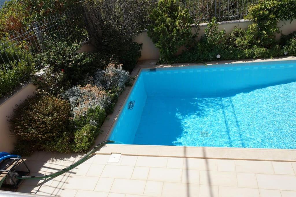 Apartment With A Garden, Bbq, Swimming Pool And Jacuzzi Dhráfi Exteriör bild