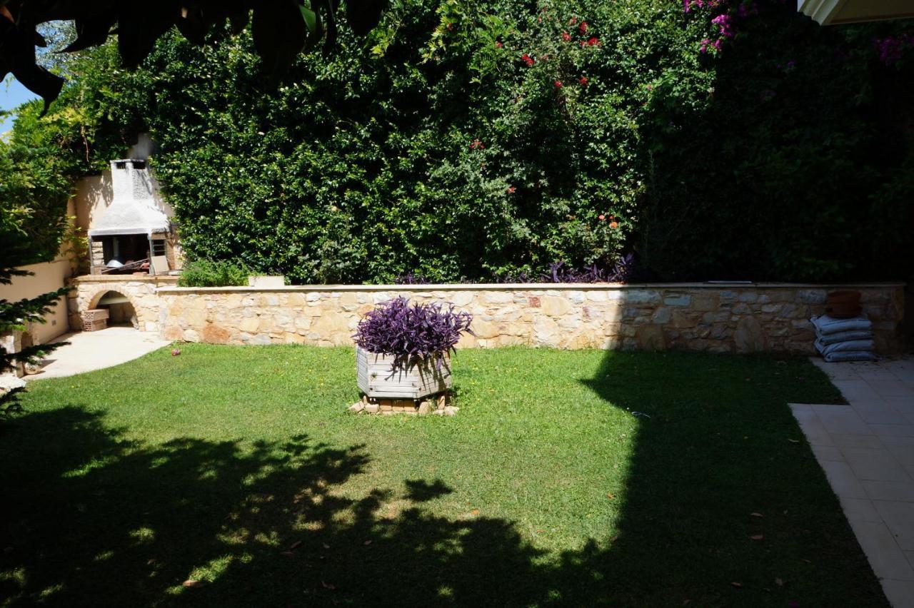Apartment With A Garden, Bbq, Swimming Pool And Jacuzzi Dhráfi Exteriör bild