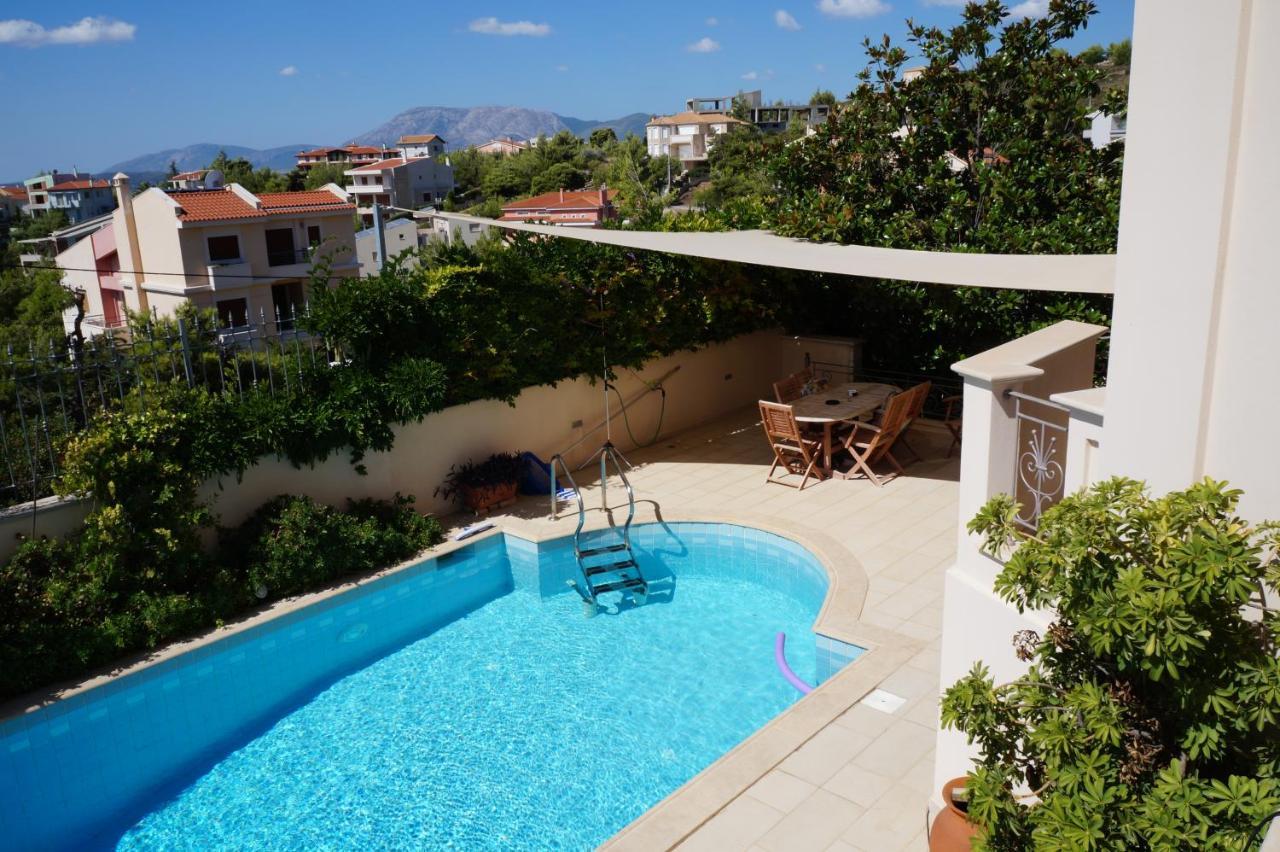 Apartment With A Garden, Bbq, Swimming Pool And Jacuzzi Dhráfi Exteriör bild