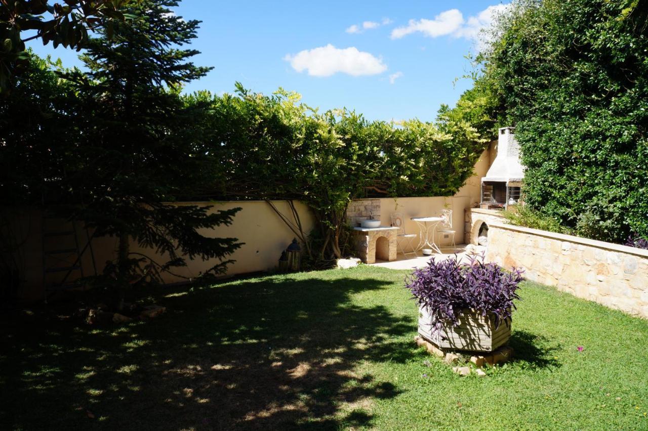 Apartment With A Garden, Bbq, Swimming Pool And Jacuzzi Dhráfi Exteriör bild