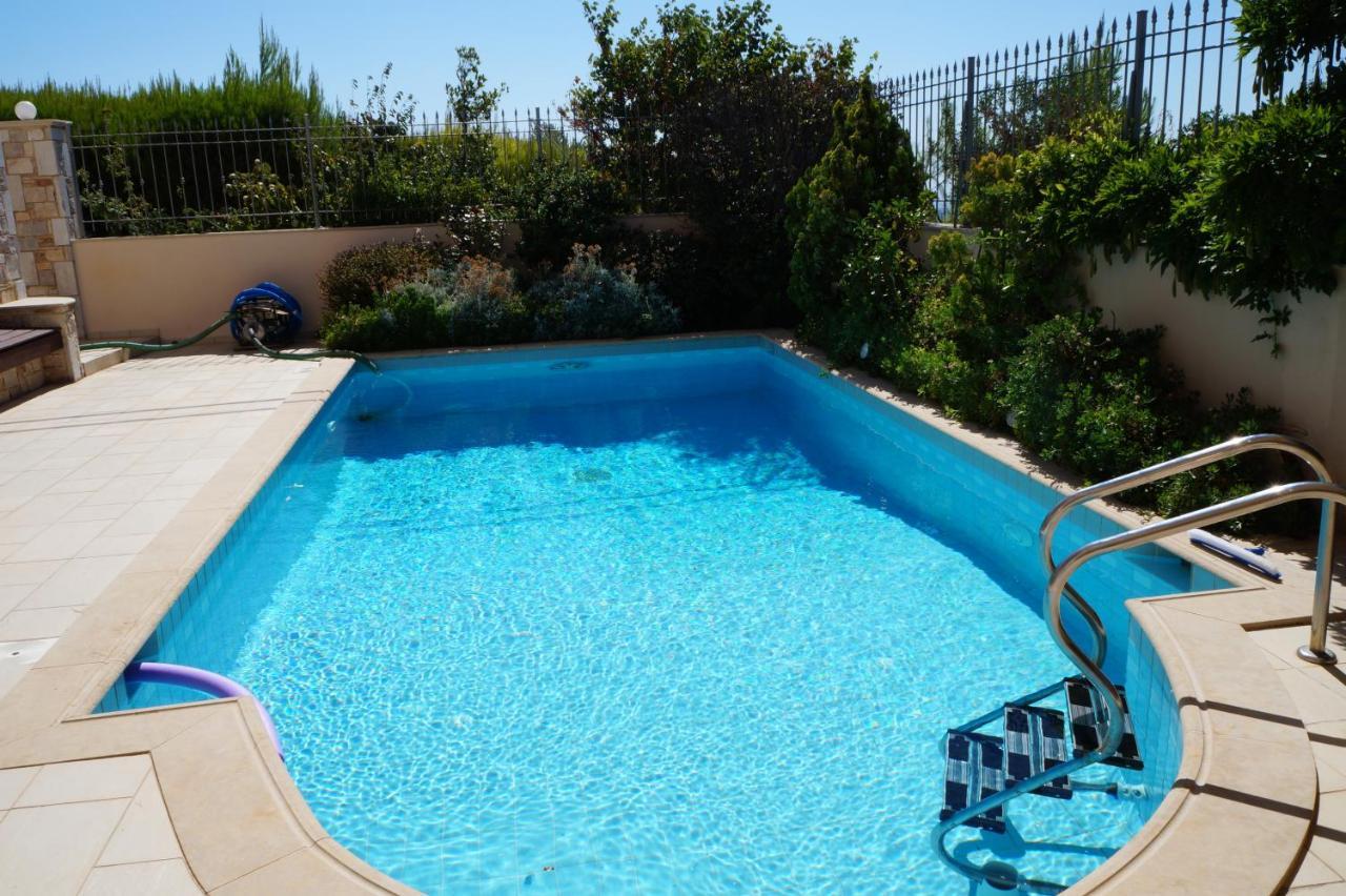 Apartment With A Garden, Bbq, Swimming Pool And Jacuzzi Dhráfi Exteriör bild